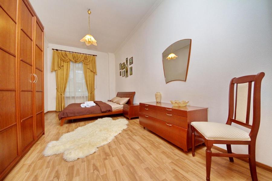 Apartments On Besarabka Kyiv Exterior photo